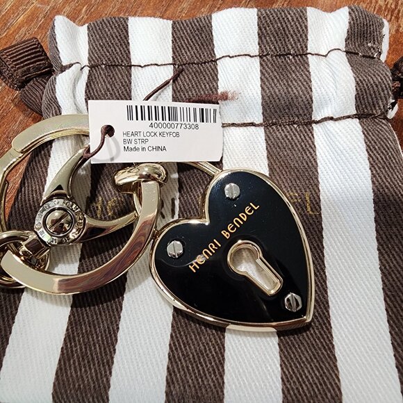 🔴SOLD🔴NWT Henri Bendel Centennial Stripe Heart Lock Gold Tone KeyFob w/Dustbag - Picture 2 of 8